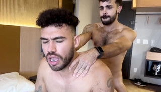 Hot brazilian couple Lipe e Léo threesome in São Paulo with @badteto (Part- 1)