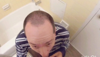 BIGGBUTT2XL GIVES BBC A BATHROOM BLOWJOB IN COLLINGSWOOD NEW JERSEY