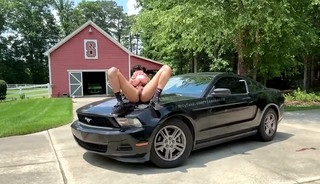 Puerto Rican Man jerking off on the outside