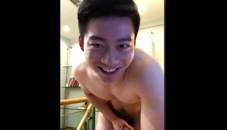 Anh trai Hàn chat sex thủ dâm