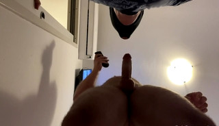 Cocksucker Nalazio se blizu mene, pa sam prošetao da ga iznapušavam.