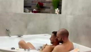 Sa očuhom u kadi