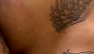 Putão mamando dois ao mesmo tempo