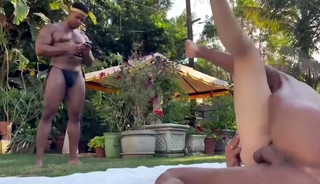Elijah Zayne vs. Gio à La Piscine