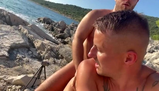 Na plazi