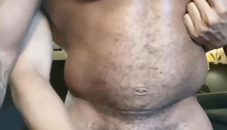 GIVING THIS MUSCLE BULL A HANDJOB UNTIL HE SQUIRT & CUM