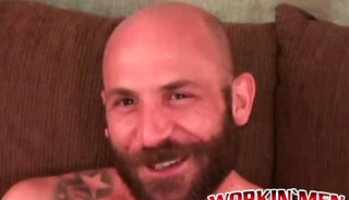 Hunky tattooed and muscular amateur masturbates and cums