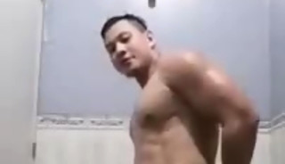 Bortang Grower nagjakol sa CR