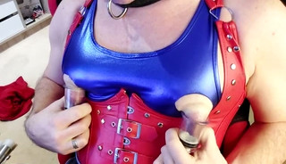 Titten-Sau Pumping Up And Playing With His Nipples