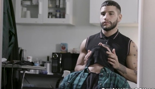 Barber Brock Banks with thick meat stretches Ian Greene in the chair
