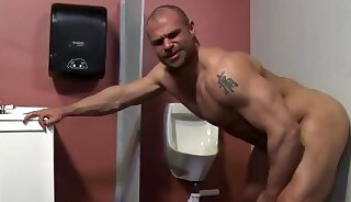 Burly stud pounding hunks ass