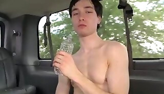 Str8 guy enjoys getting his dick sucked by dirty gay