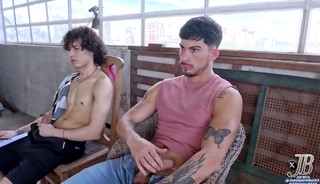 The hot model seduces the drawingclass