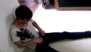 Cock wanker Jaime Smythe exasperates his dick until it sweats jizz