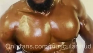CUM ON MY PECS