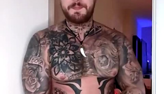 Tatted BWC Hunk Jerks Off In The Shower