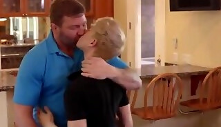 Seducing the Str8 Guy