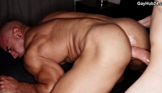 Big bareback cock for muscular lucky bottom