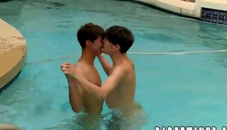 Twink has raw sex and receives facial